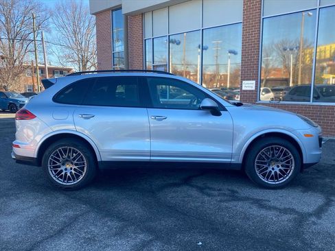 Used 2018 Porsche Cayenne Platinum Edition image 2