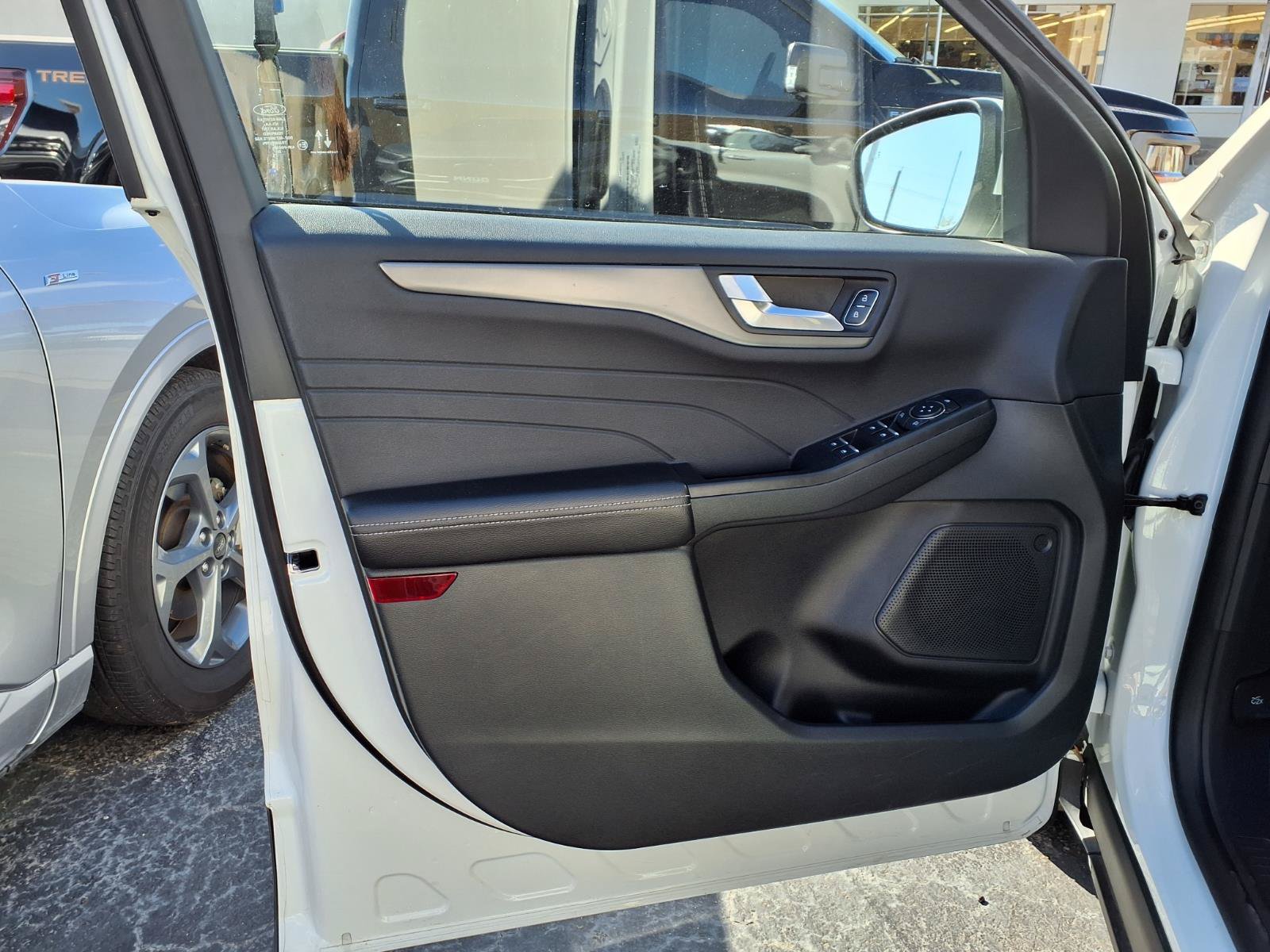 Used 2025 Ford Escape SE FWD image 14