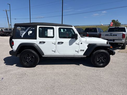 Used 2025 Jeep Wrangler Sport image 7
