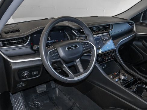 Used 2023 Jeep Grand Cherokee Limited AWD/4WD image 21