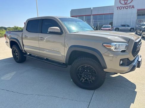 Used 2019 Toyota Tacoma TRD Off-Road AWD/4WD image 2