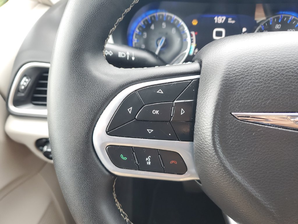 Used 2024 Chrysler Pacifica Touring-L FWD image 19