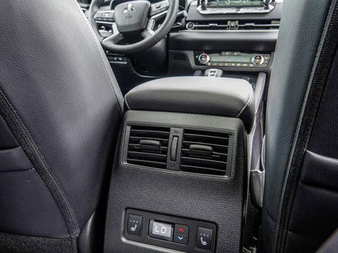 New 2025 Mitsubishi Outlander SEL image 46