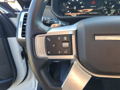 Used 2024 Land Rover Discovery S image 17