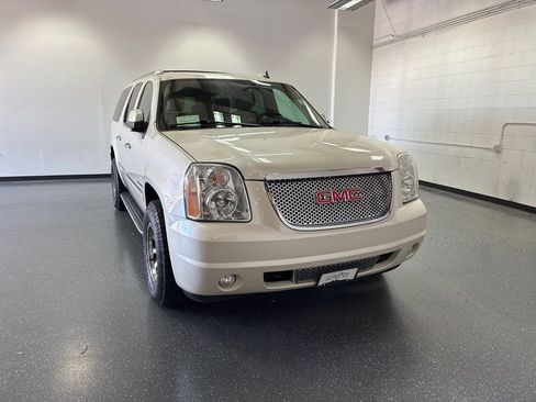 Used 2014 GMC Yukon XL Denali AWD/4WD image 1