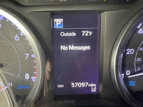 Used 2019 Toyota Highlander LE AWD/4WD image 15
