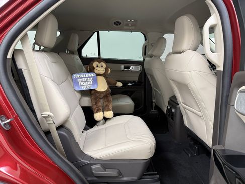 Used 2023 Ford Explorer Platinum w/ Technology Package image 28
