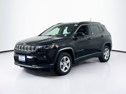 Used 2023 Jeep Compass Latitude w/ Convenience Group AWD/4WD image 1