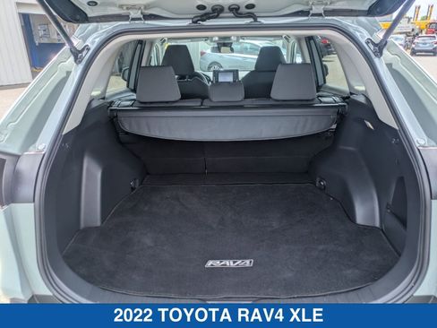 Used 2022 Toyota RAV4 XLE w/ Carpet Mat Package (TMS) AWD/4WD image 32