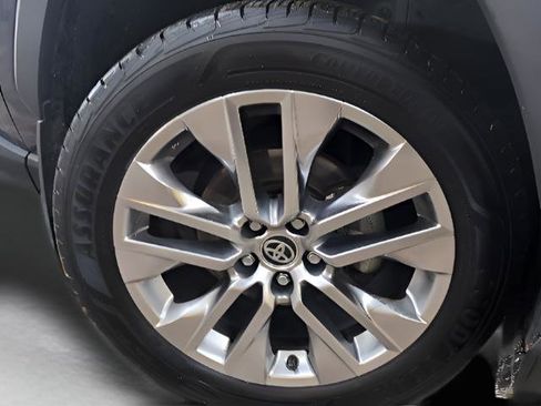 Used 2020 Toyota RAV4 XLE Premium image 26