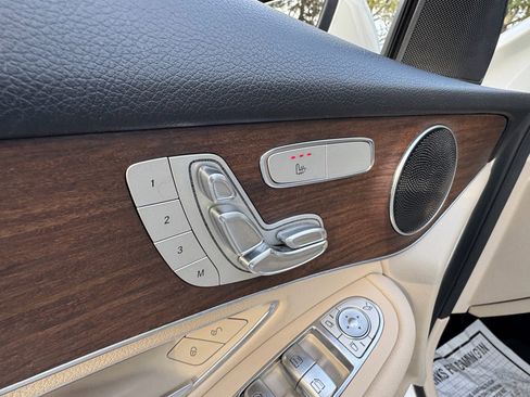 Used 2021 Mercedes-Benz GLC 300 4MATIC image 17