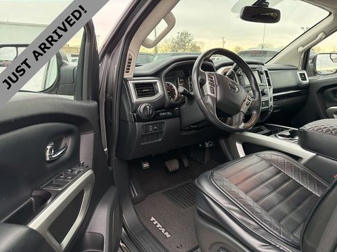 Used 2019 Nissan Titan SV w/ SV Convenience Package image 9
