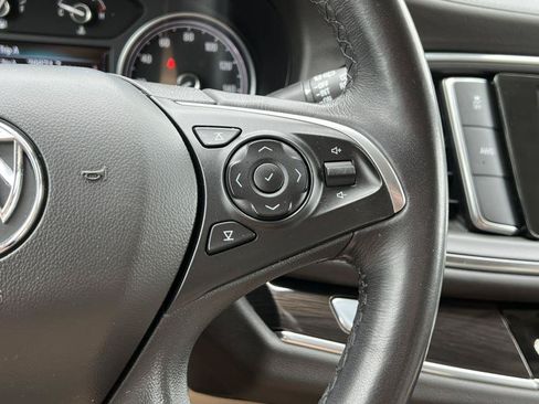 Used 2018 Buick Enclave Essence AWD/4WD image 19