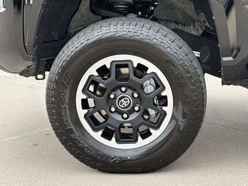 Used 2025 Toyota Tacoma SR image 9