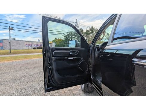 Used 2019 RAM 1500 Laramie image 9