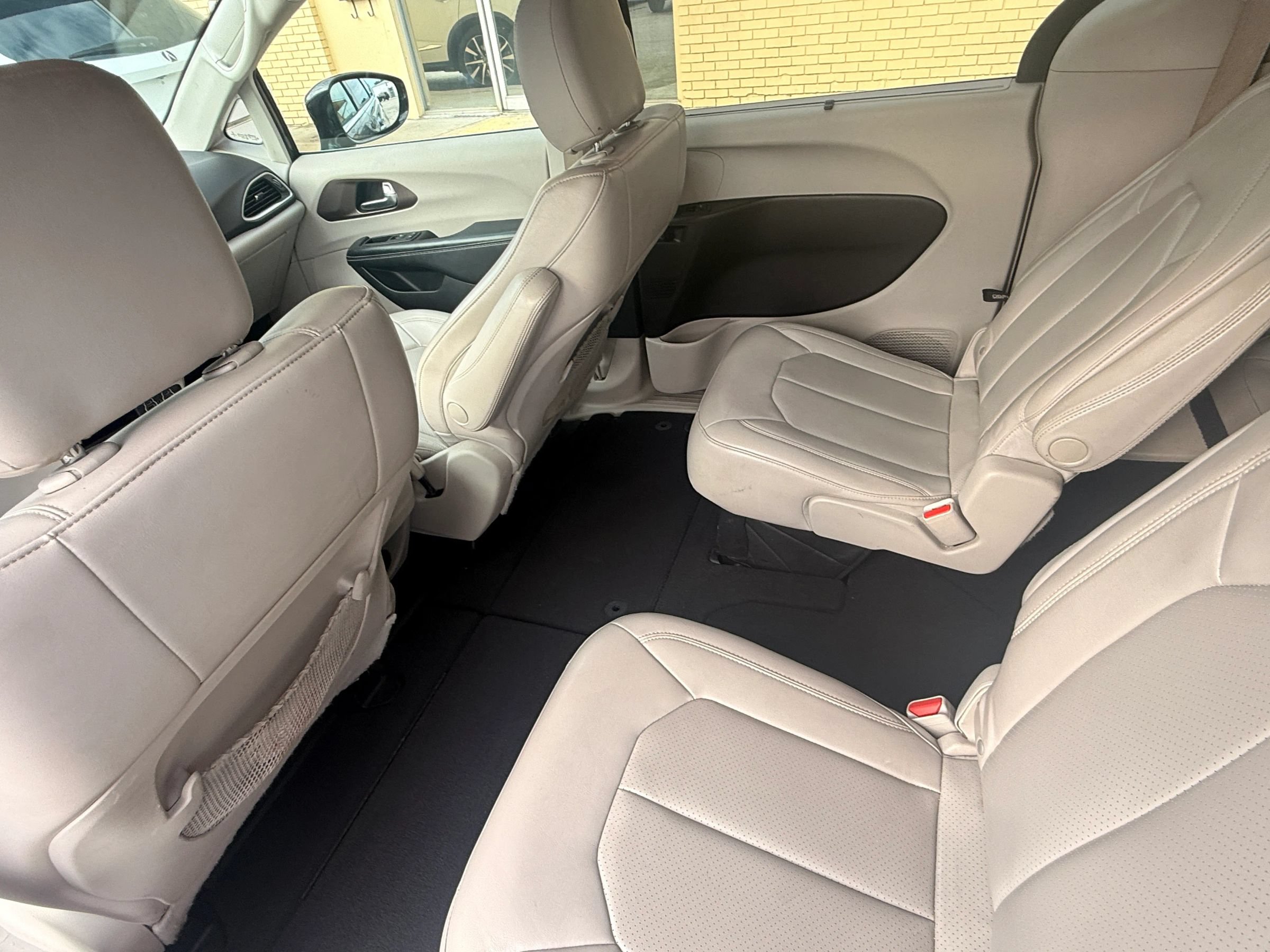 Used 2021 Chrysler Voyager Lxi FWD image 7