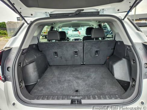 Used 2024 GMC Terrain SLE FWD image 17