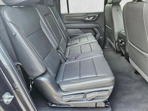 Used 2024 Chevrolet Suburban LT RWD image 19