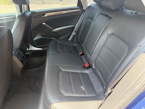 Used 2017 Volkswagen Passat 1.8T SE FWD image 14