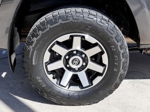Used 2023 Toyota 4Runner TRD Off-Road AWD/4WD image 11