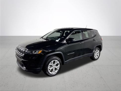 Certified 2024 Jeep Compass Sport AWD/4WD image 2