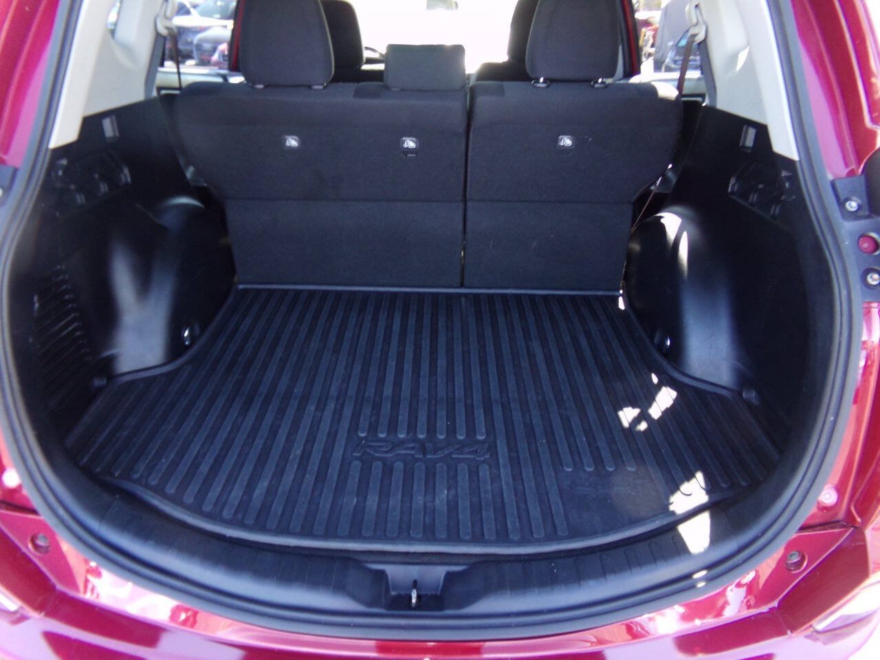 Used 2018 Toyota RAV4 XLE w/ Plus Extra Value Package AWD/4WD image 19