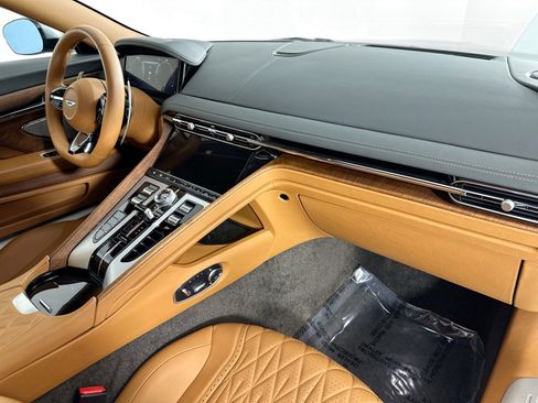 Used 2024 Aston Martin DB12 image 30