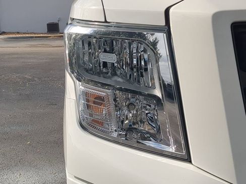 Used 2024 Nissan Titan SV w/ SV Convenience Package image 10