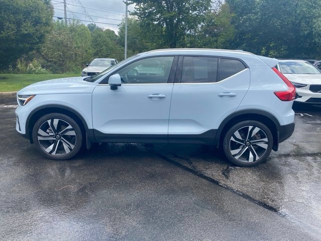 Used 2024 Volvo XC40 B5 Plus w/ Climate Package AWD/4WD image 8