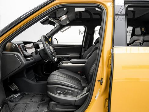 Used 2023 Rivian R1S Adventure image 4