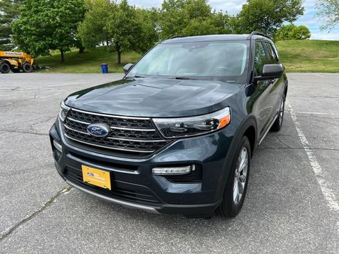 Used 2023 Ford Explorer XLT w/ Equipment Group 202A AWD/4WD image 4