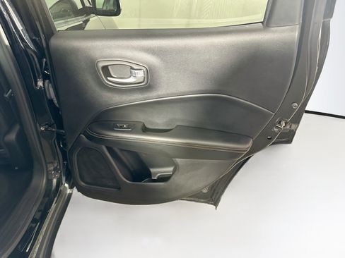 Used 2018 Jeep Compass Limited w/ Navigation Group AWD/4WD image 30
