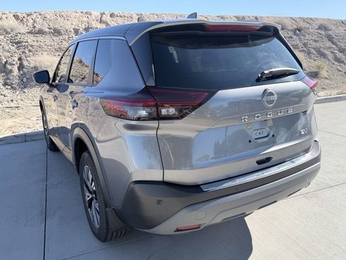 Used 2023 Nissan Rogue SV image 9
