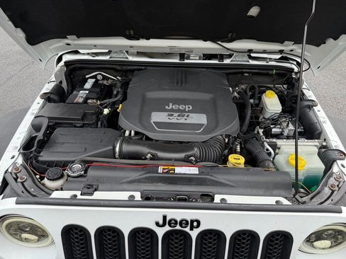 Used 2013 Jeep Wrangler Sahara image 13