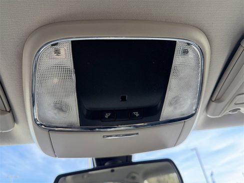 Used 2022 Chrysler 300 Touring w/ Sport Appearance Package image 33