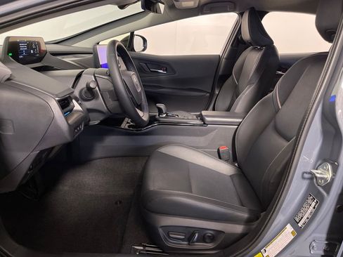 Used 2025 Toyota Prius XLE image 12