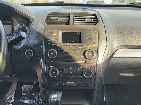 Used 2017 Ford Explorer XLT image 20