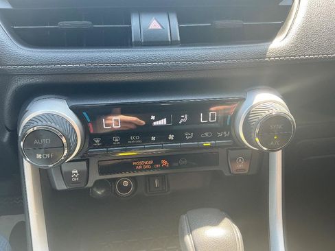 Used 2021 Toyota RAV4 XLE FWD image 17