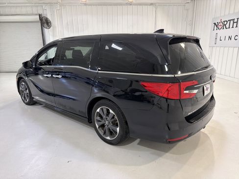 Used 2023 Honda Odyssey Elite image 3