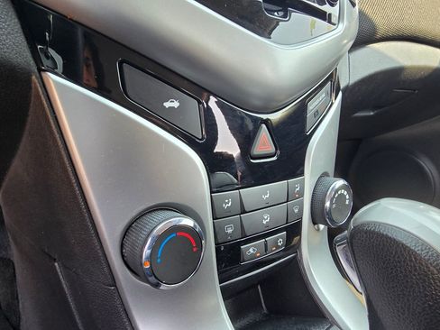 Used 2016 Chevrolet Cruze LT FWD image 21