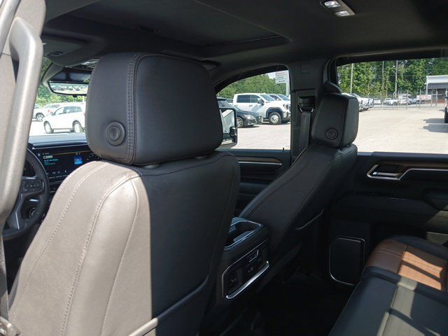 Used 2025 Chevrolet Silverado 3500 High Country w/ Technology Package AWD/4WD image 33