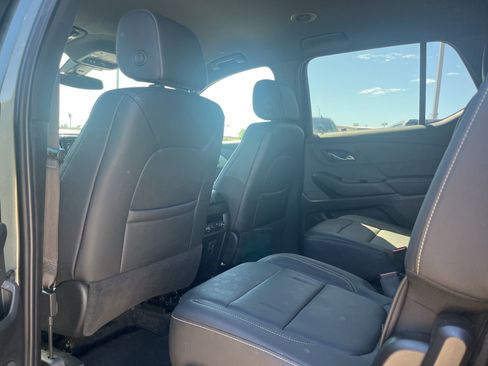 Used 2023 Chevrolet Traverse LT image 11