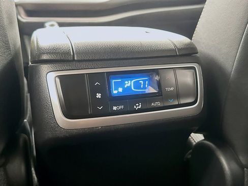 Used 2019 Toyota Highlander Plus AWD/4WD image 28