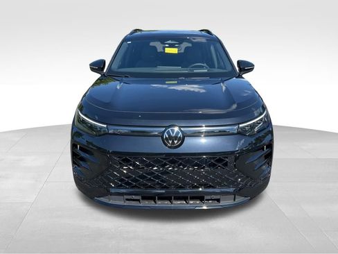 New 2026 Volkswagen Tiguan SE R-Line FWD image 3