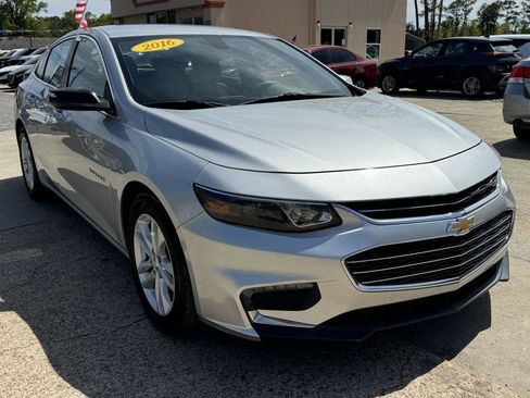 Used 2016 Chevrolet Malibu LT w/ Leather Package image 3