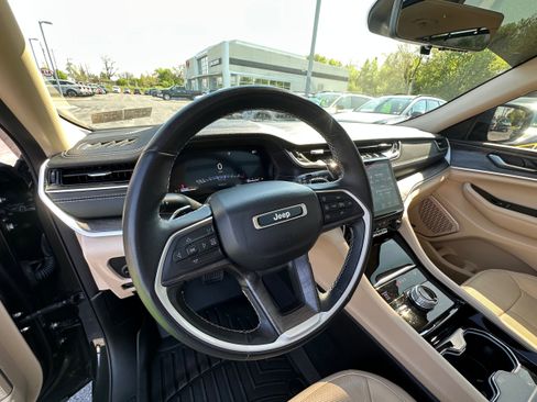 Used 2022 Jeep Grand Cherokee L Limited w/ Luxury Tech Group II AWD/4WD image 32