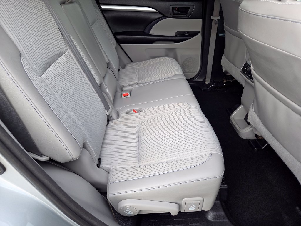 Used 2017 Toyota Highlander Plus AWD/4WD image 26