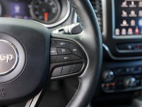 Used 2019 Jeep Cherokee Trailhawk w/ Cold Weather Group AWD/4WD image 16