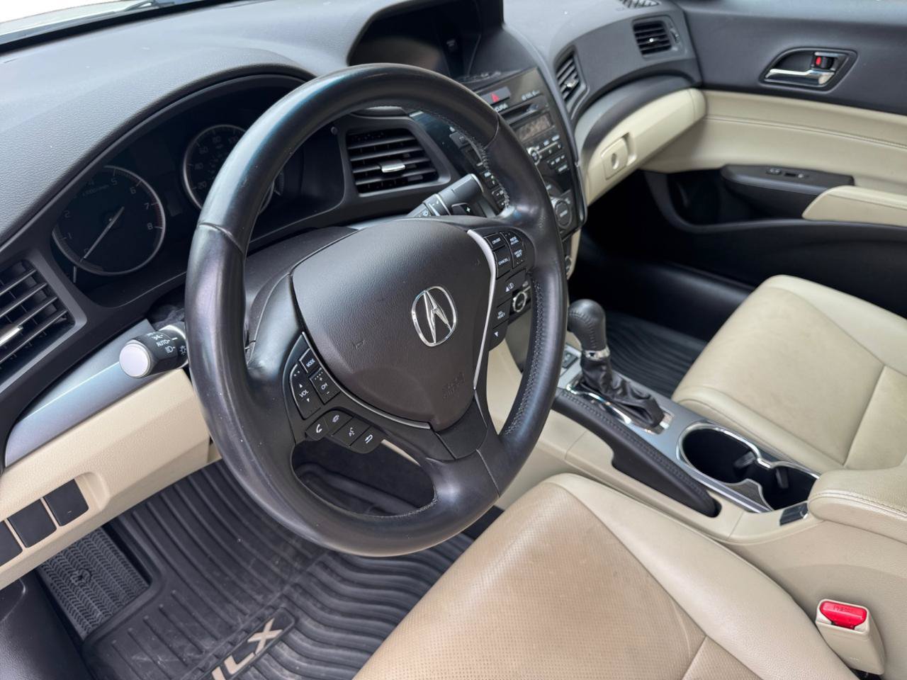 Used 2015 Acura ILX w/ Technology Package FWD image 3