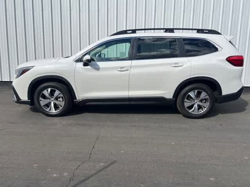 Used 2023 Subaru Ascent Premium image 3
